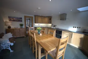 The Old Estate Yard, Dumbleton - Near Broadway - Image 3