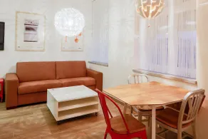 WH Apartments - Free Parking & Rent A Bike - Image 3