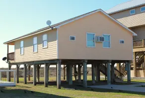 Unwind by the Gulf at This Cozy Dune‑Front Cottage - Image 3