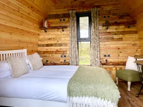 Cosy Wooden Willow Pod - Image 5