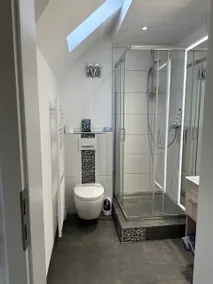 Helles modern apartment - Image 5
