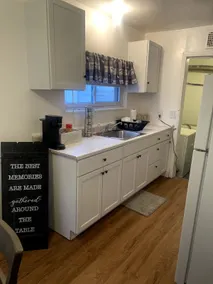Cozy 2 bedroom in the heart of Detroit. - Image 5
