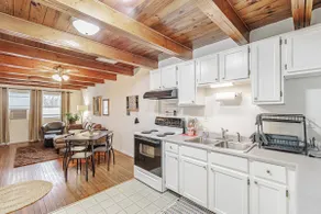 The Cozy Cottage 2 | 2BR / 1Bath + Full Kitchen | - Image 3