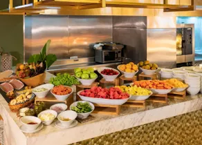 Premium Oceanfront Pool Gym Restaurants - Image 4
