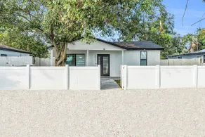 Modern Home with large private yard - Next to downtown & beach & airport - Pet friendly - Image 3