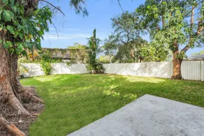 Modern Home with large private yard - Next to downtown & beach & airport - Pet friendly - Image 4