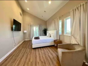 Beautiful Elegant Spacious Home - Image 2
