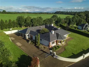 Luxury Home with Lake Views - Image 4