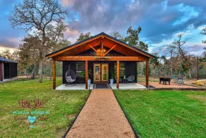 Da La Woods Two Cottages, Pool and Outdoor Dinning - Image 5