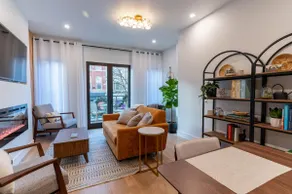 Luxury, downtown apt w/ balcony close to skiing - Image 3