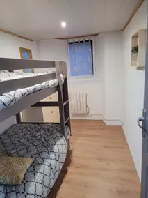 Fully renovated apartment - Image 5