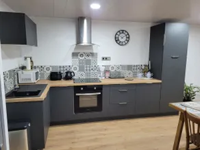 Fully renovated apartment - Image 2