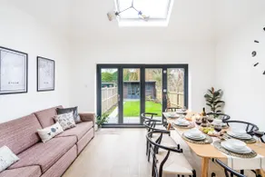 Cozy 3 Bedroom Terrace Cottage in Epsom - Image 3