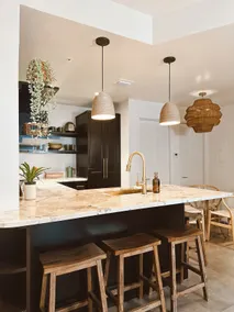 Penthouse W/ Rooftop, Free Parking, Balcony View - Image 5