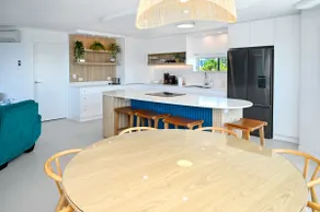 Stylish Tasteful Maroochy Escape - Image 3