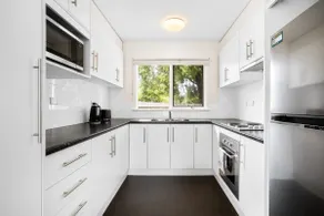 Cabinesque Comfort—A Refreshing Beachside Retreat - Image 5