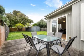 Cabinesque Comfort—A Refreshing Beachside Retreat - Image 4