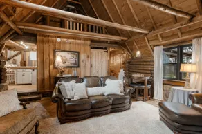 Log Cabin/100 acres/One of a kind/Wifi-Cuddly Cow - Image 4