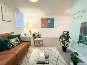 Modern Luxury Apartment + FREE Secure Parking - Image 3