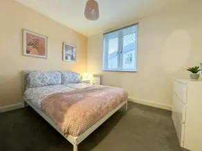 Modern Luxury Apartment + FREE Secure Parking - Image 5