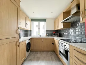 Modern Luxury Apartment + FREE Secure Parking - Image 2