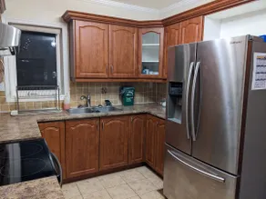 Entire House in Toronto East End - Image 3