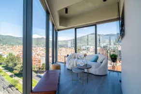 *LUXE High Rise* Panoramic Views, Pool & Parking - Image 3