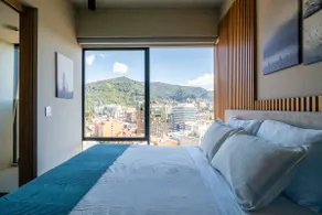 *LUXE High Rise* Panoramic Views, Pool & Parking - Image 2