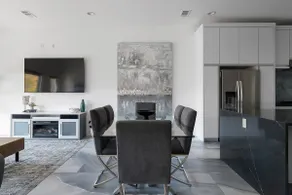 Urban Stylish 3-Bed Townhome with Garage No. 1614 - Image 5