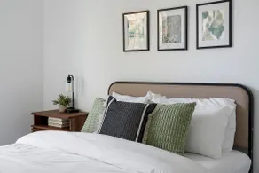 Urban Stylish 3-Bed Townhome with Garage No. 1614 - Image 3