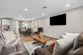 29 - Modern 5 Bedroom 2 Bath - Image 5