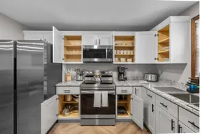 29 - Modern 5 Bedroom 2 Bath - Image 3