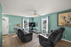Kings Cottage Topeka *3 FULL Bth, 2 living rooms* - Image 2