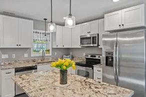 Large Private Yard, 4br home, Walk to town center - Image 5