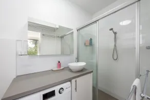 Lovely Studio with Free Parking in East Melbourne! - Image 4