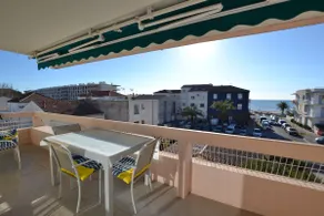 Beautiful 3-bedroom apartment 2 steps from the beach Terrace with sea view - Image 2