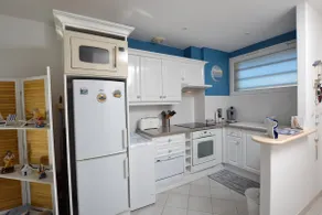 Beautiful 3-bedroom apartment 2 steps from the beach Terrace with sea view - Image 4
