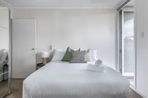 Manly Beachfront Apartment - Image 4