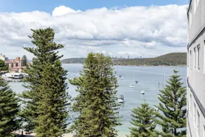Manly Beachfront Apartment - Image 2