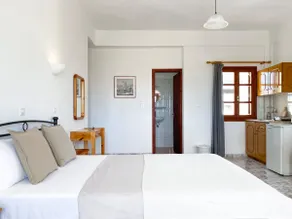Bright studio with balcony • Almyra - Image 2