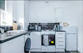 Spacious One-Bedroom Apartment in Saint Helens - Image 5