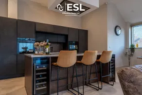 Stunning 4 bedroom home - Image 2