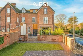 Stunning 4 bedroom home - Image 4
