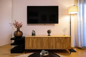 Luxury Infusion by HOME Apartments - Free Parking - Image 4