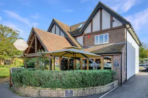 One-bed central retreat in Brockenhurst - Image 4
