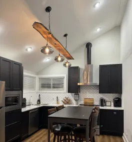 Downtown Bungalow -king suite, laundry, coffee bar - Image 4