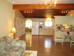 Elegant og rummeligt hjem !! 5 Bed & 3 Bad, 15 min. til U af O, sovepladser 15, $ 150. 00 - Image 3