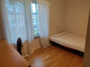 Plenty of space, close to everything. - Image 4