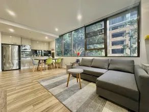 Sunny 1 Bed Apt with parking near train station - Image 4