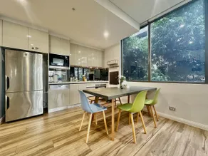 Sunny 1 Bed Apt with parking near train station - Image 3